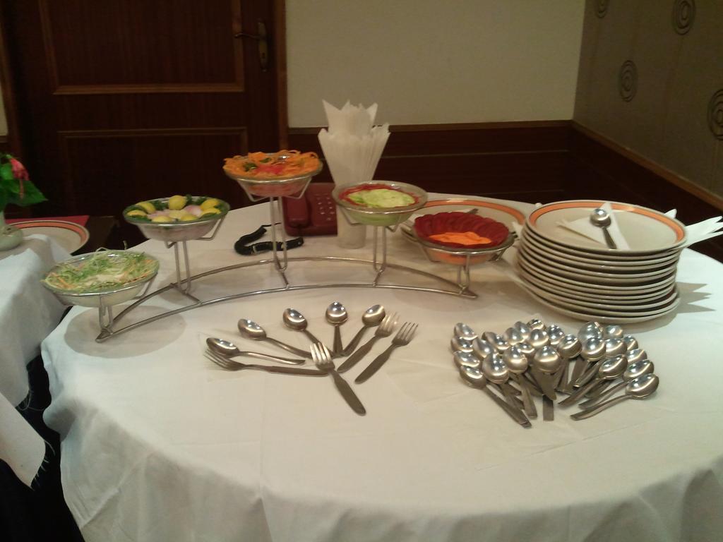 לקנאו Oyo 15791 Flagship Hotel Executive Hazratganj מראה חיצוני תמונה