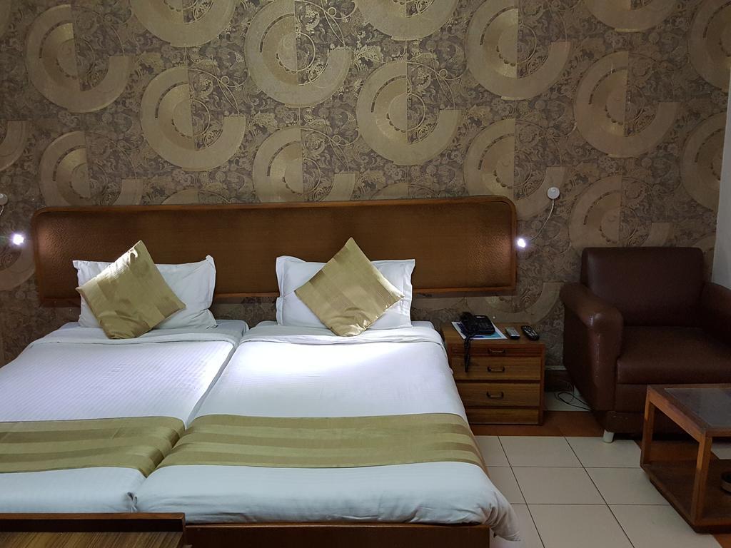 לקנאו Oyo 15791 Flagship Hotel Executive Hazratganj מראה חיצוני תמונה